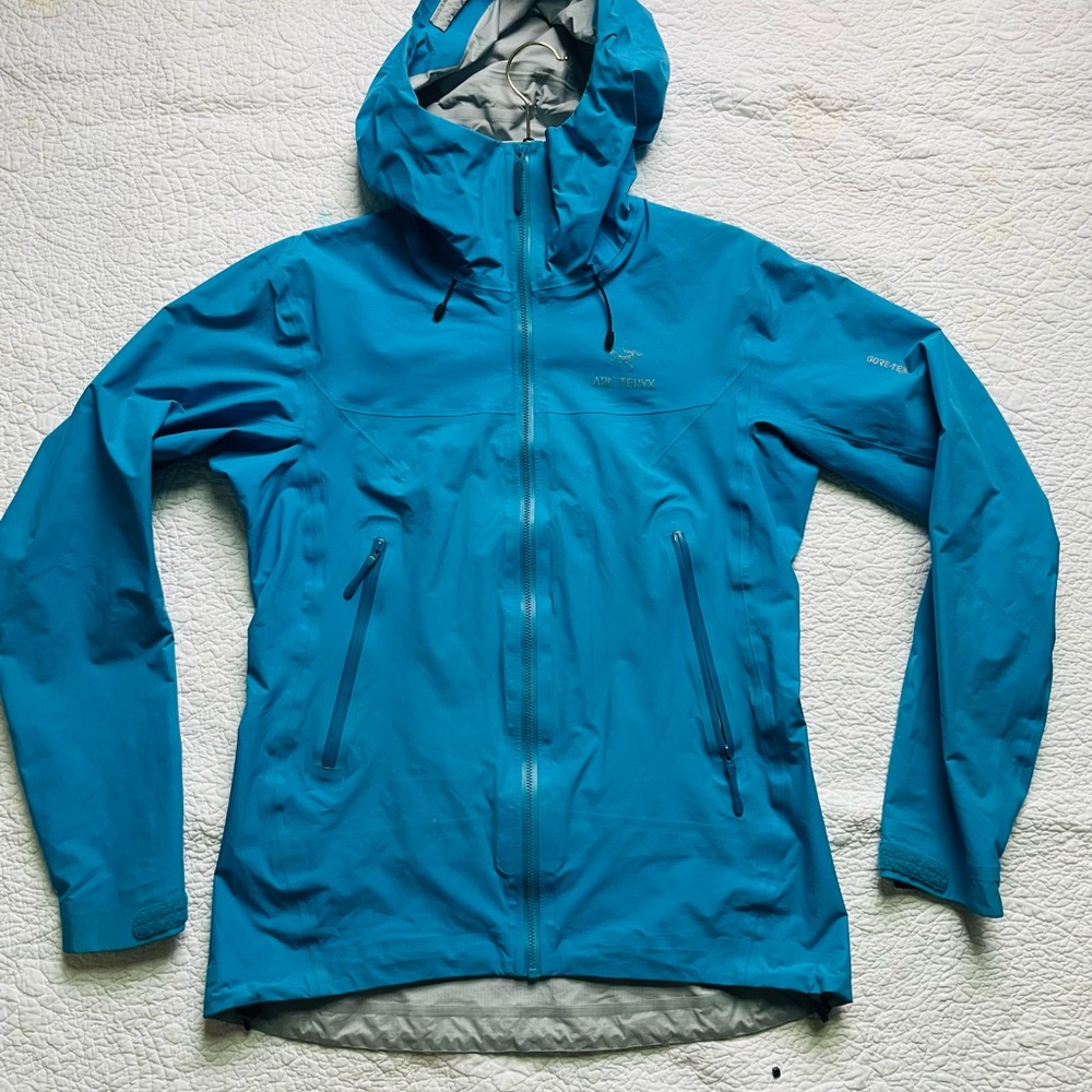 Arcteryx beta LT women's M Gortex Pro jacket Blue